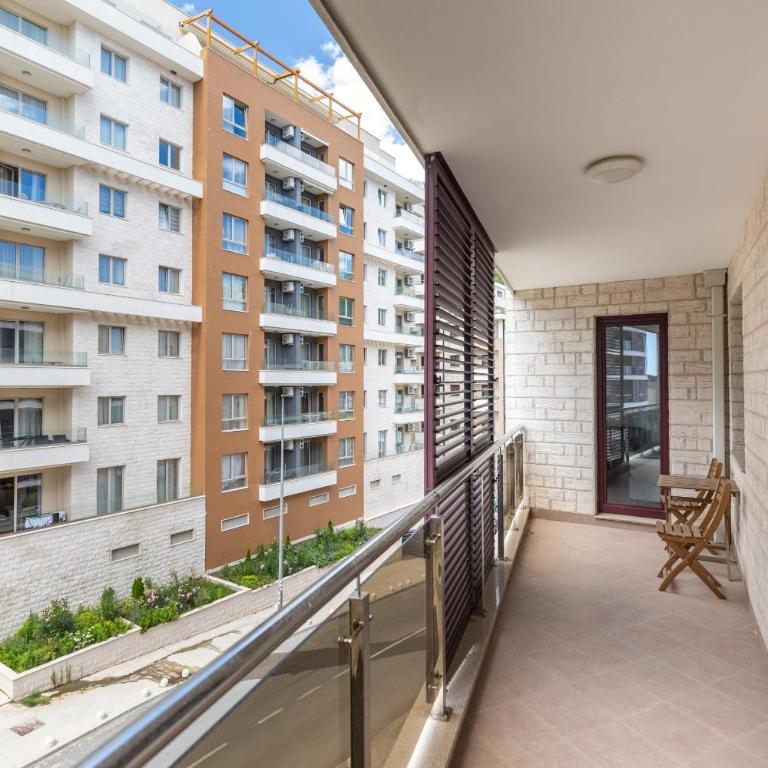 Just 7 Min from the Beach Stylish 2BR - Two-Bedroom Apartment - 42