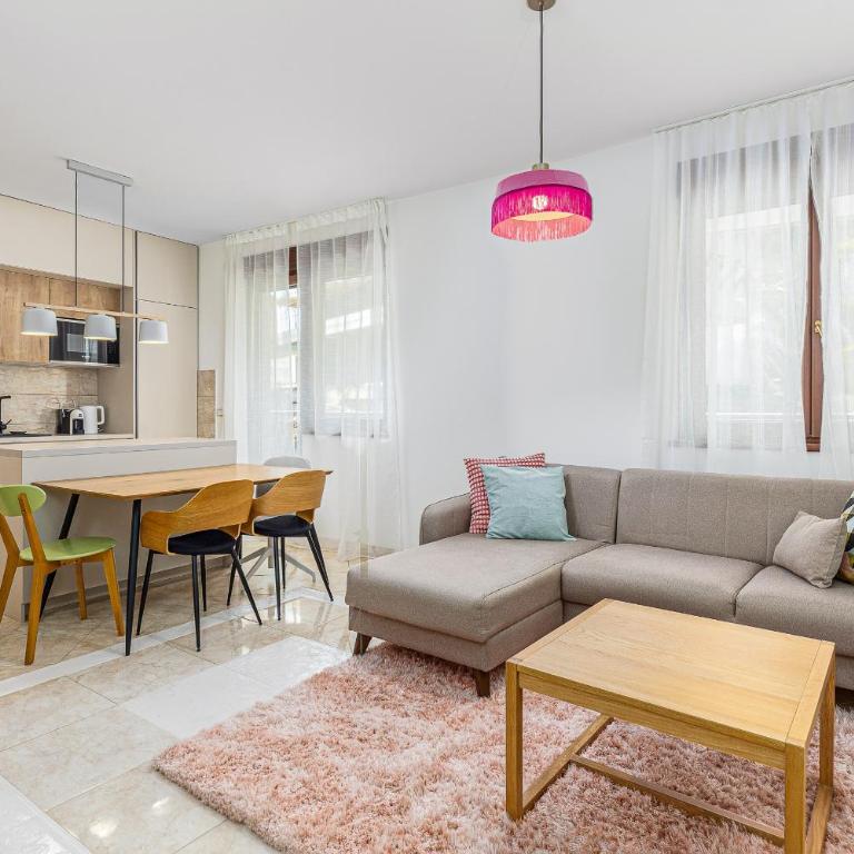 Just 7 Min from the Beach Stylish 2BR - Two-Bedroom Apartment - 44