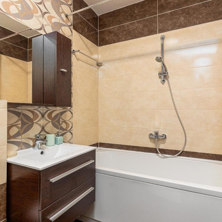 Just 7 Min from the Beach Stylish 2BR - Two-Bedroom Apartment - 43