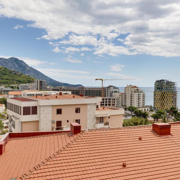 Just 7 Min from the Beach Stylish 2BR - Two-Bedroom Apartment - 45