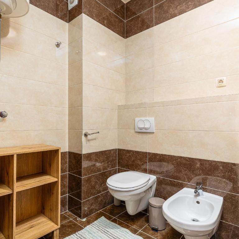 Just 7 Min from the Beach Stylish 2BR - Two-Bedroom Apartment - 51