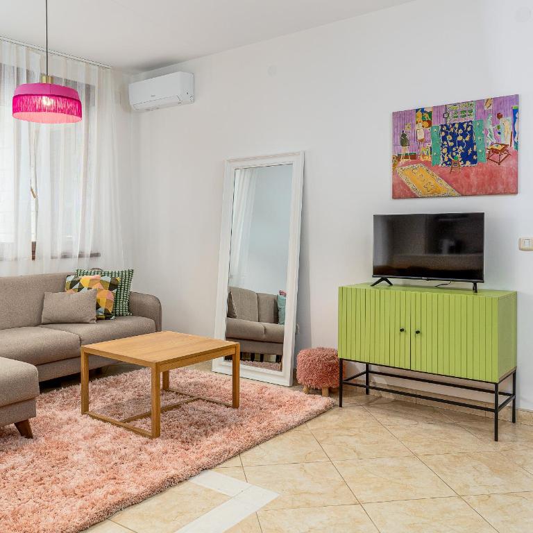 Just 7 Min from the Beach Stylish 2BR - Two-Bedroom Apartment - 1