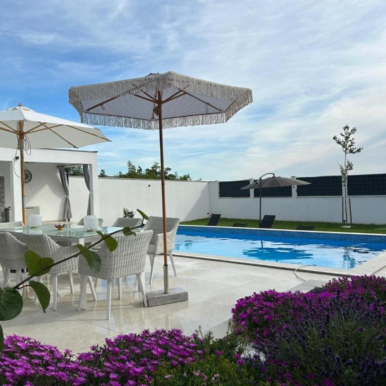 Villa SIAA - Three-Bedroom Villa - 8