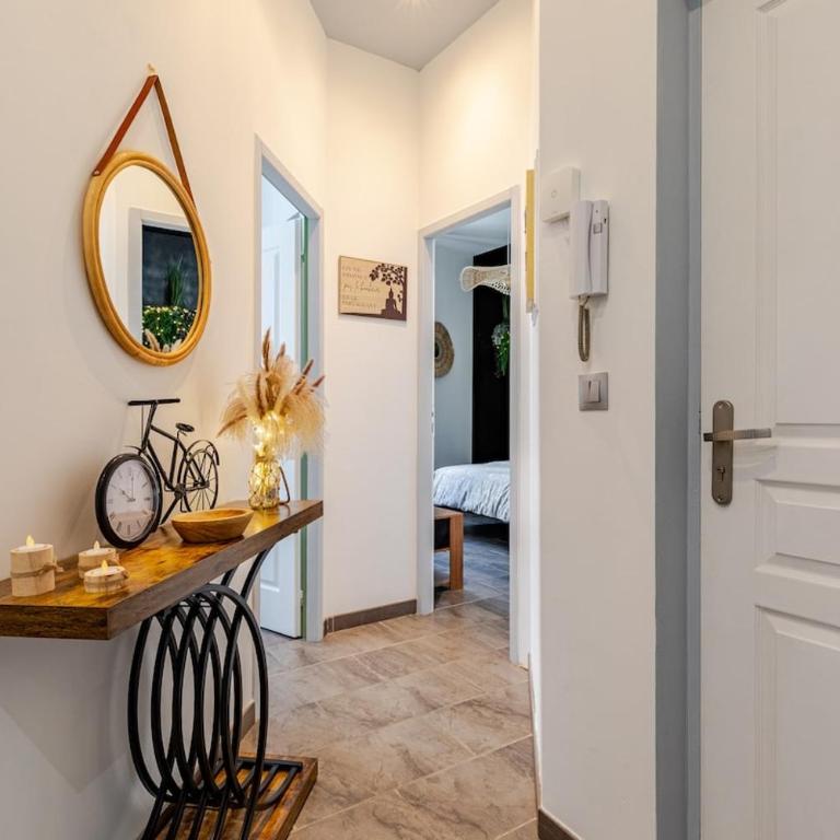 Cocon Bohème Proche Gare - Two-Bedroom Apartment - 20