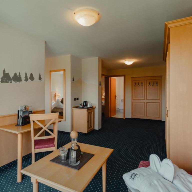 Hotel Alpenrose - Two-Bedroom Suite - 6