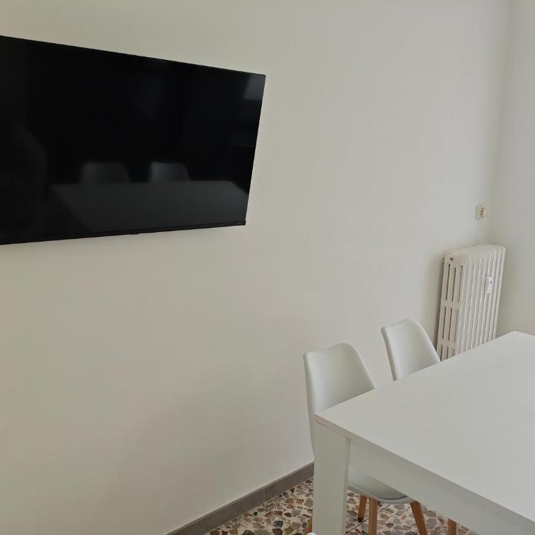 Torino Cozy Lodge - Two-Bedroom Apartment with Balcony - 18