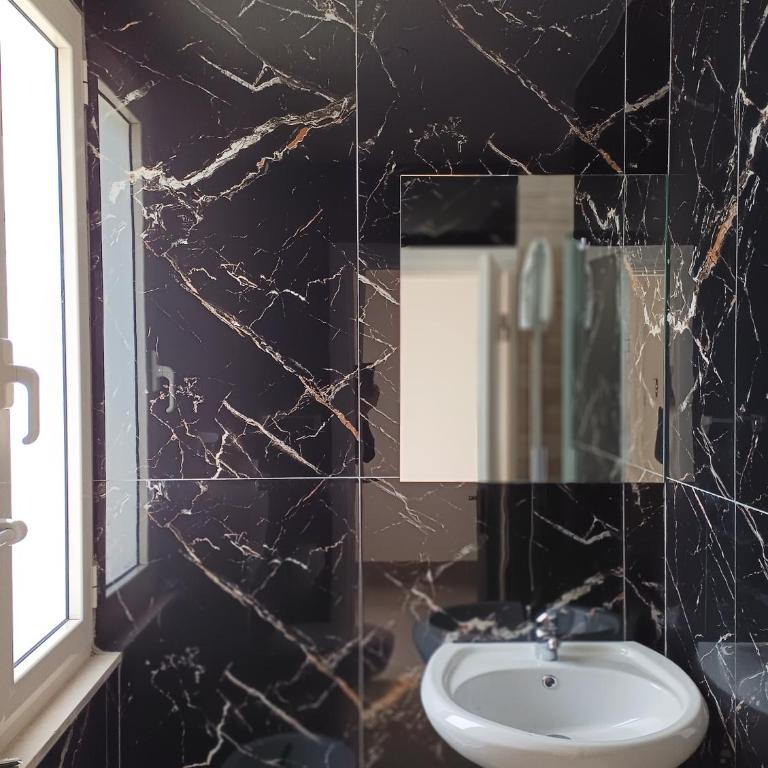 Hotel CARLO - Triple Room - 9