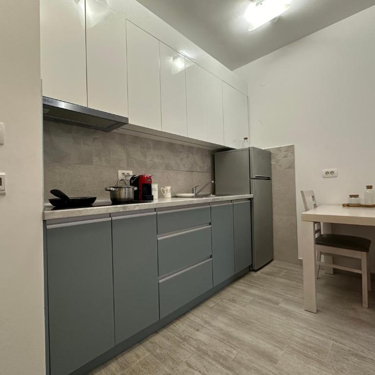 Apartments Lemar - Studio with Balcony - 6