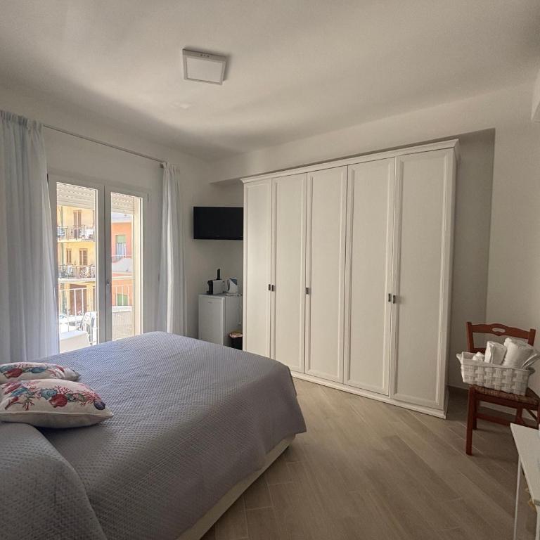 Affaccio sul Mare - Appartamento con 1 Camera da Letto e Balcone - 1