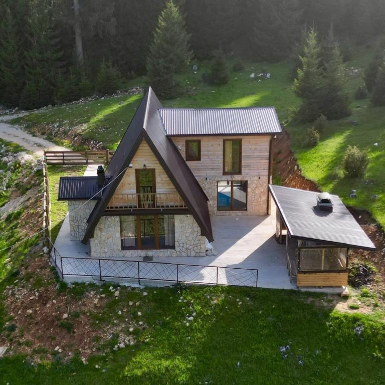 Vila Suvo vrelo sa unutrašnjim bazenom i saunom Jahorina - Villa with Private Pool - 1