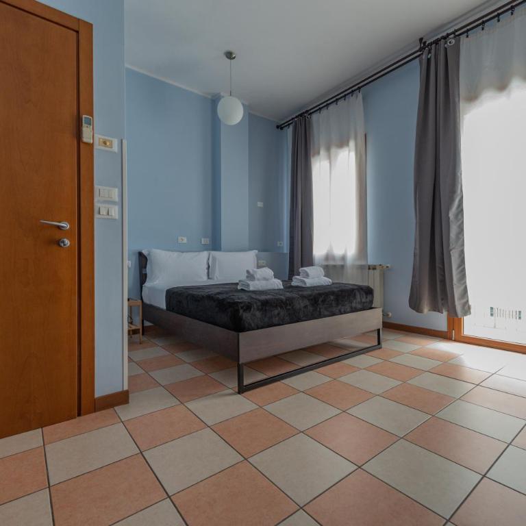 Marconi Lodge - Camera Tripla con Bagno Privato - 6