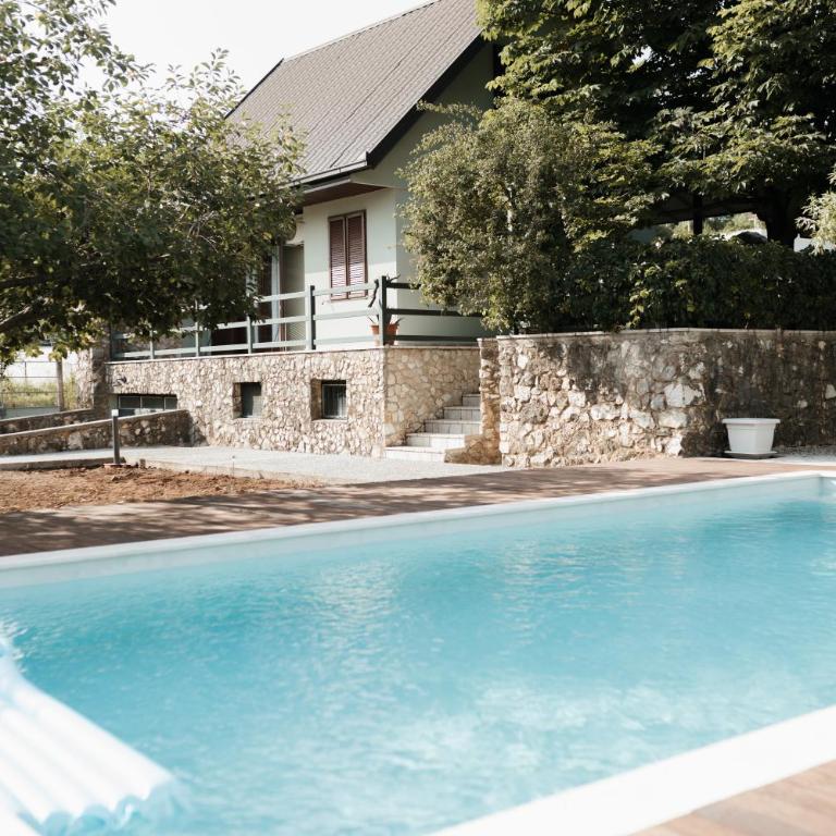 Almond Buna PoolHouse - Three-Bedroom House - 3