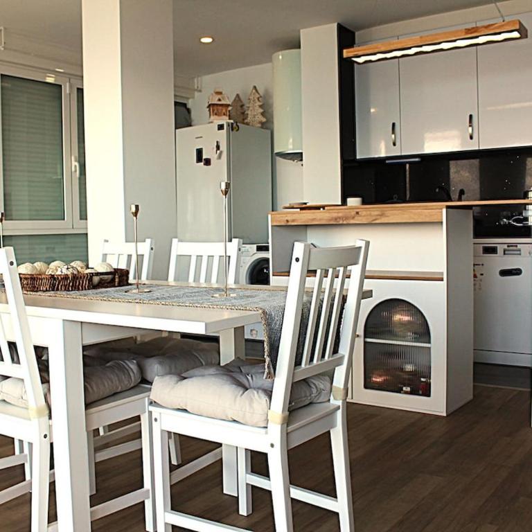 Residentium Spain-Incredible first line flat Levante beach - Three-Bedroom Apartment - High Floor - 8