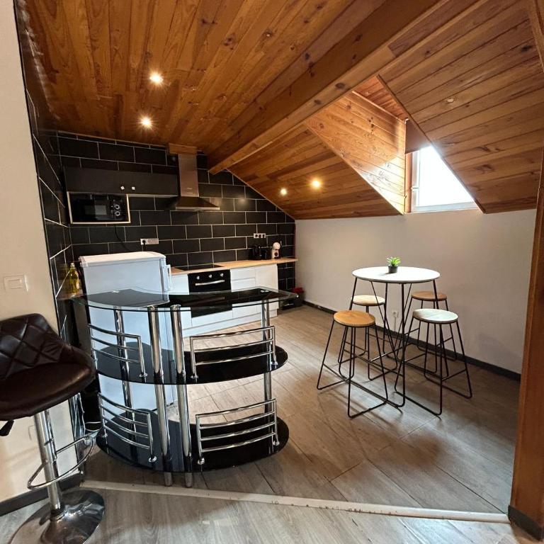 Au pied du château T3 - Two-Bedroom Apartment - 1