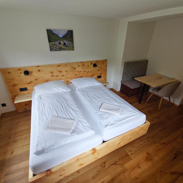 Landhotel Lacknerhof - Doppelzimmer mit Gartenblick - 4