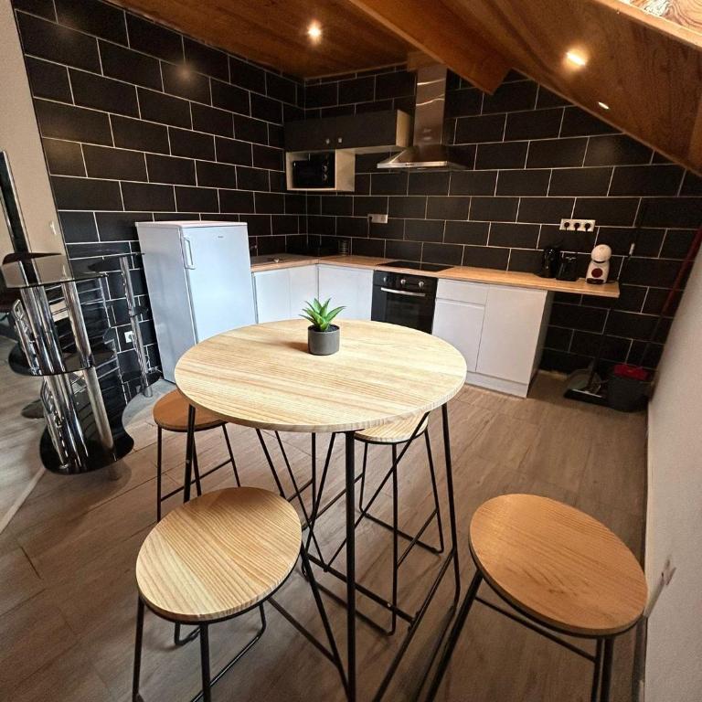 Au pied du château T3 - Two-Bedroom Apartment - 7