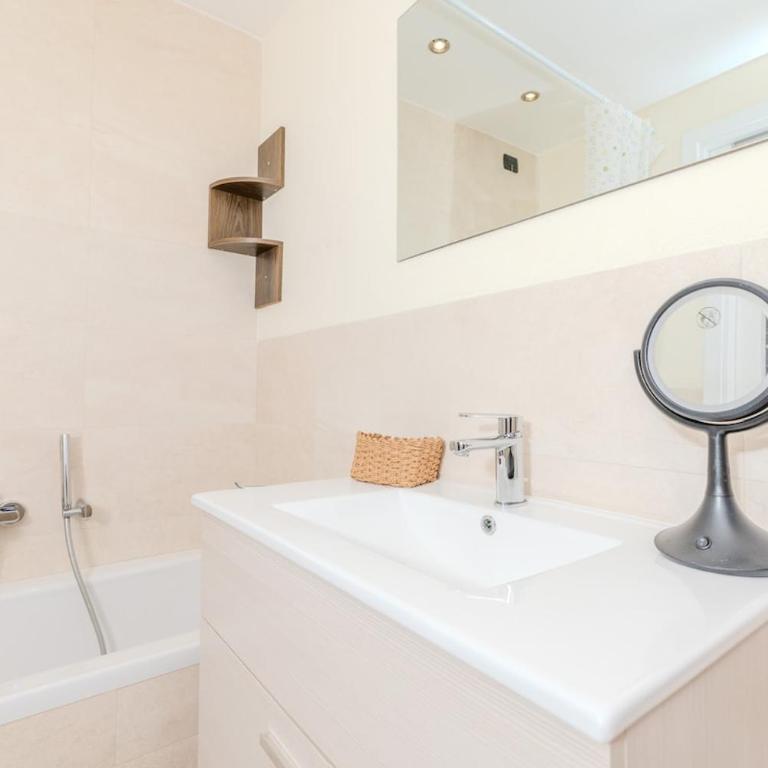 Matu House - centric room in Olbia- - Camera Matrimoniale con Bagno Privato - 10