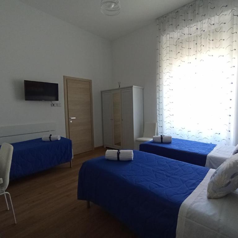 Verga 29 House - Triple Room with Private Bathroom - 10