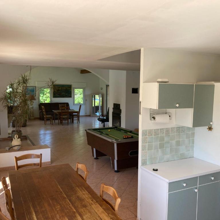 Grande maison avec piscine - Maison 4 Chambres - 10