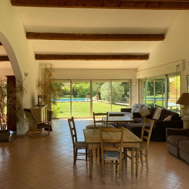 Grande maison avec piscine - Maison 4 Chambres - 14