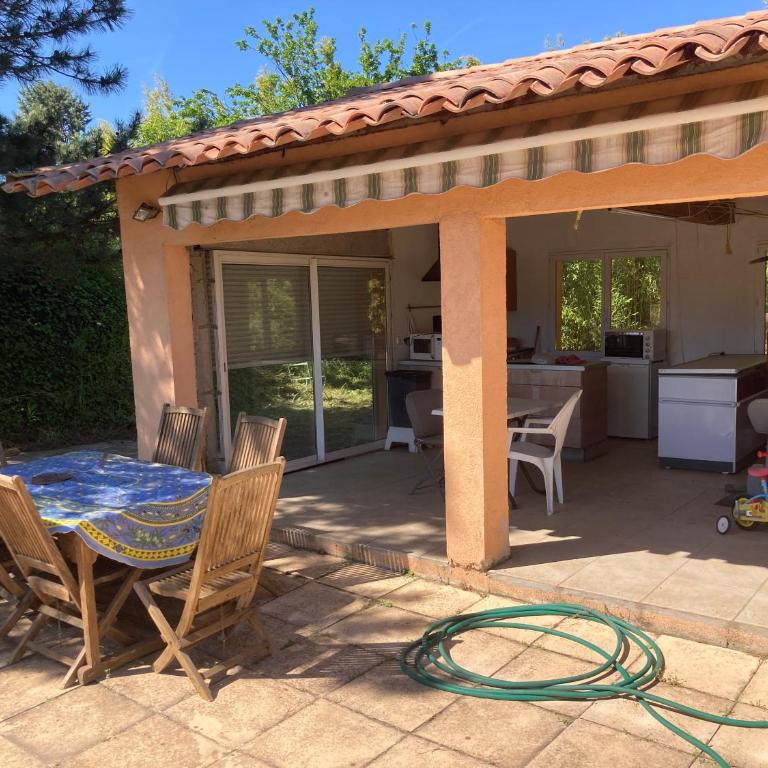 Grande maison avec piscine - Maison 4 Chambres - 19