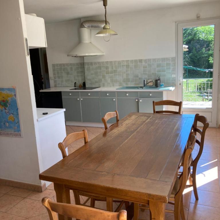 Grande maison avec piscine - Maison 4 Chambres - 25