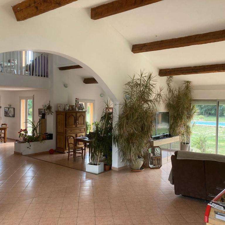 Grande maison avec piscine - Maison 4 Chambres - 28
