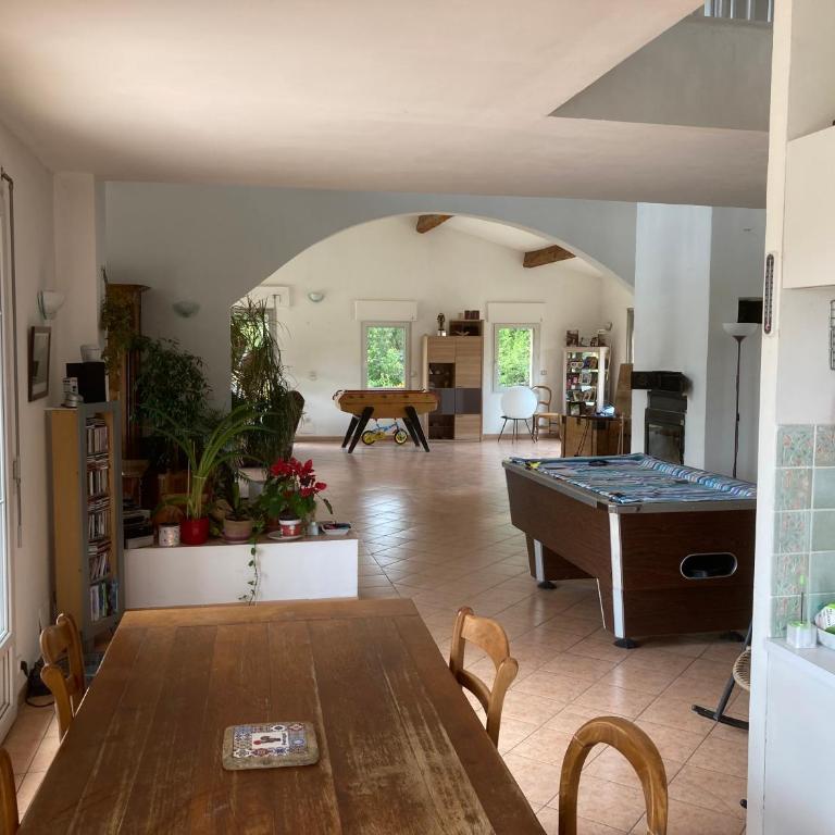 Grande maison avec piscine - Maison 4 Chambres - 32