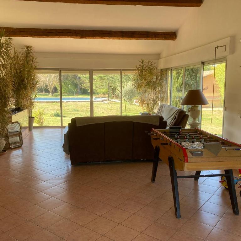 Grande maison avec piscine - Maison 4 Chambres - 37