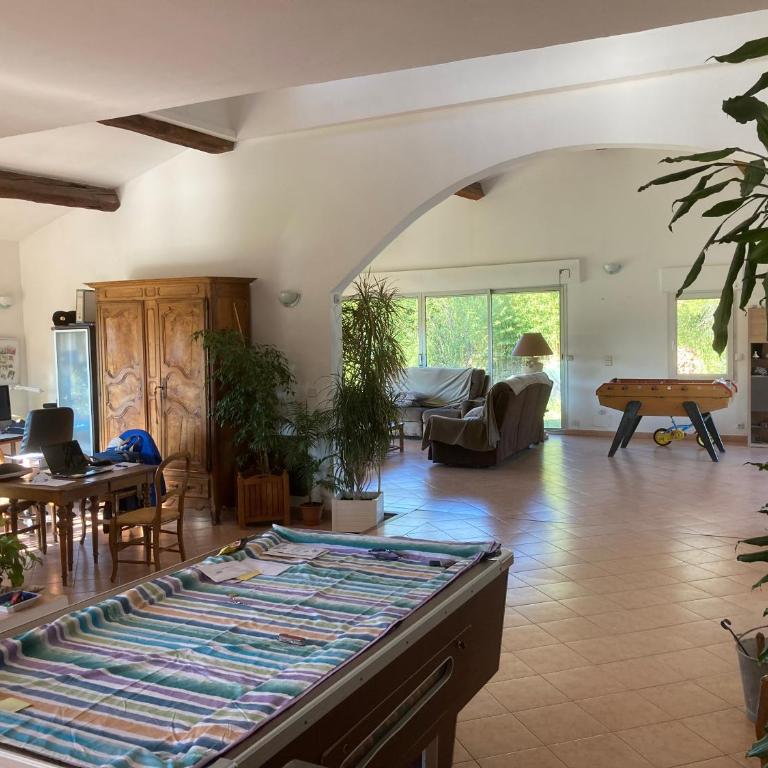 Grande maison avec piscine - Maison 4 Chambres - 40