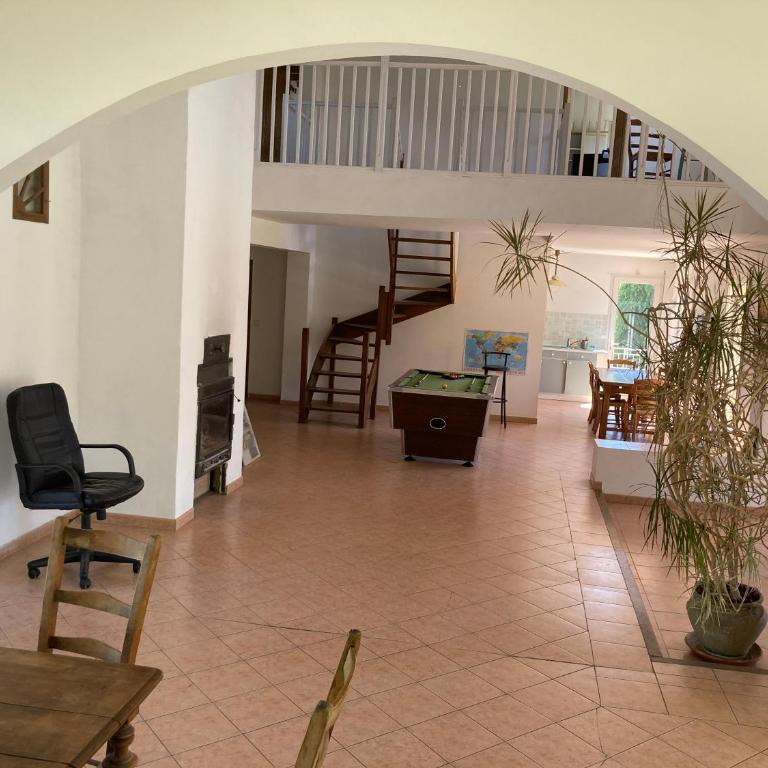 Grande maison avec piscine - Maison 4 Chambres - 6