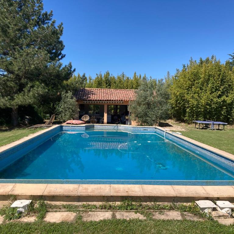 Grande maison avec piscine - Maison 4 Chambres - 42