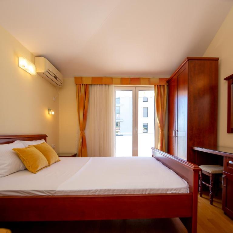 Apartmani Becici - One-Bedroom Apartment - 1