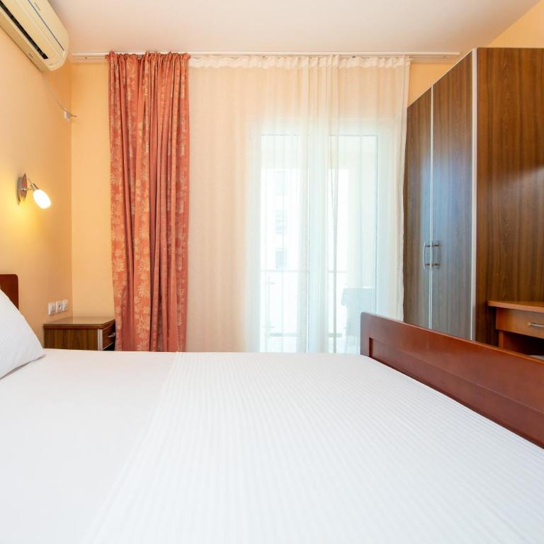 Apartmani Becici - One-Bedroom Apartment - 2