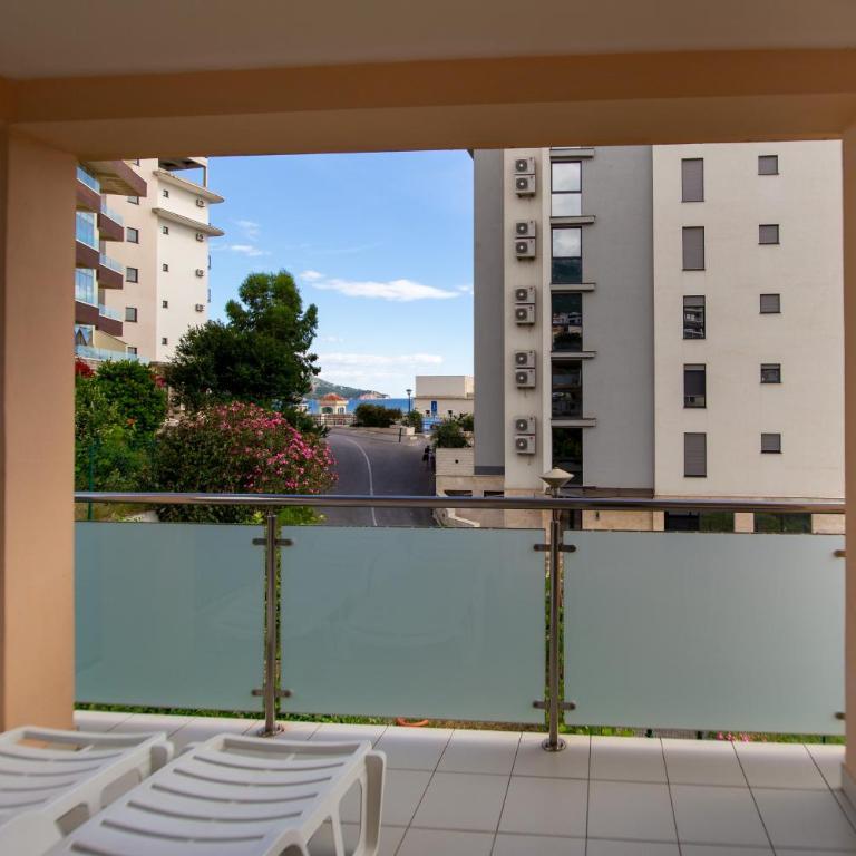 Apartmani Becici - One-Bedroom Apartment - 9