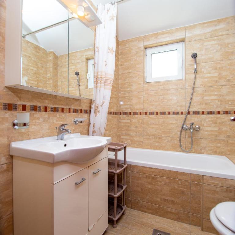 Apartmani Becici - One-Bedroom Apartment - 9
