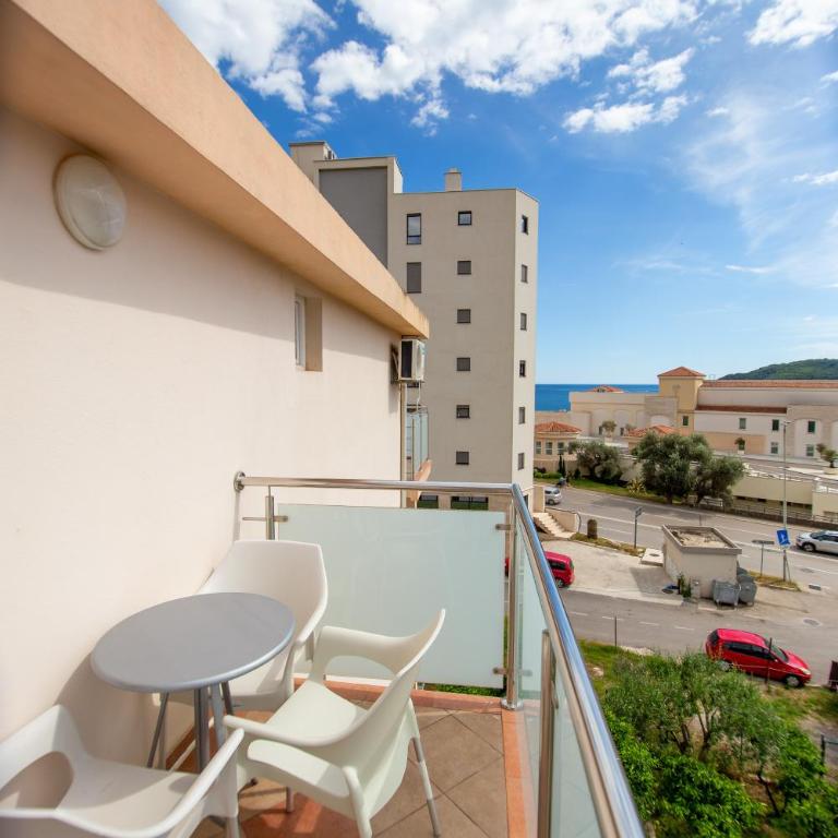 Apartmani Becici - One-Bedroom Apartment - 12