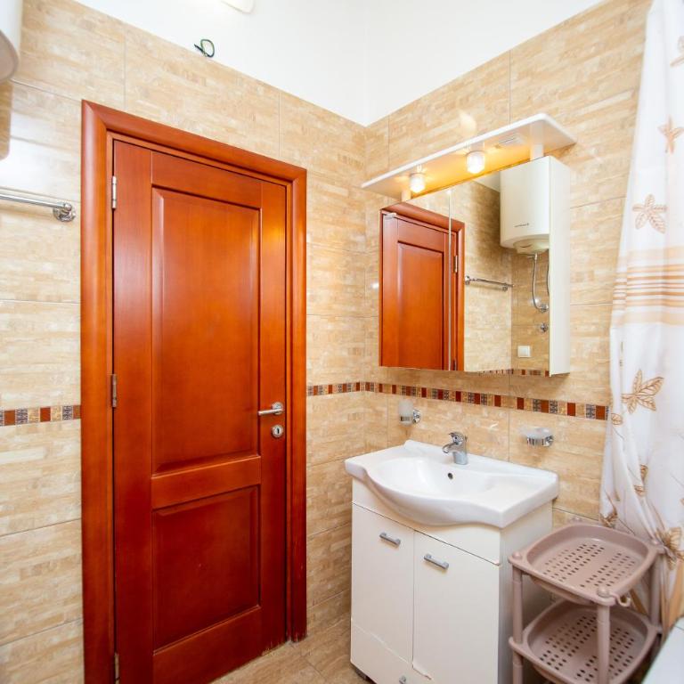 Apartmani Becici - One-Bedroom Apartment - 5