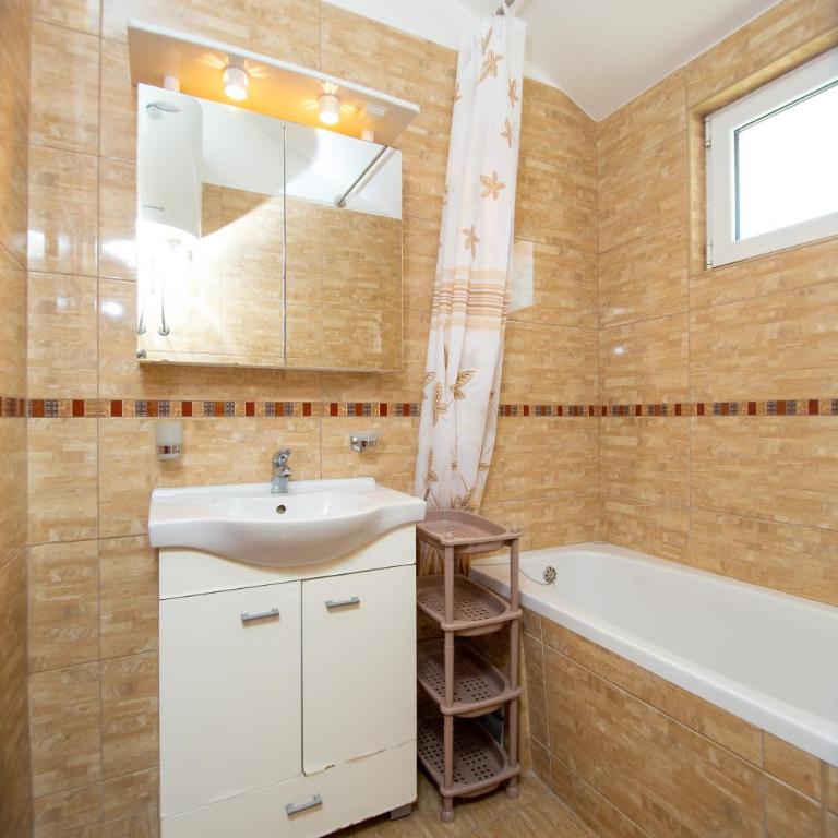 Apartmani Becici - One-Bedroom Apartment - 6