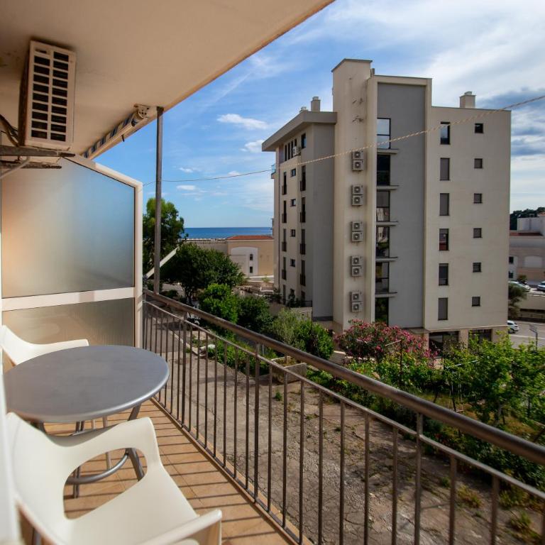 Apartmani Becici - Quadruple Room with Private External Bathroom - 3