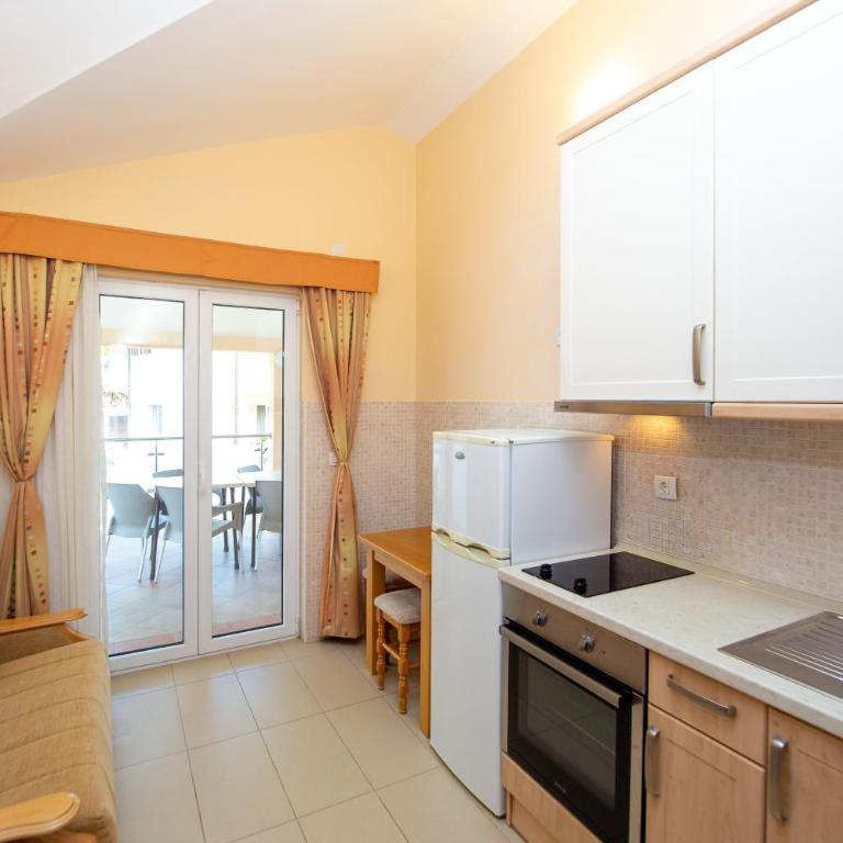 Apartmani Becici - Apartment with Terrace - 18