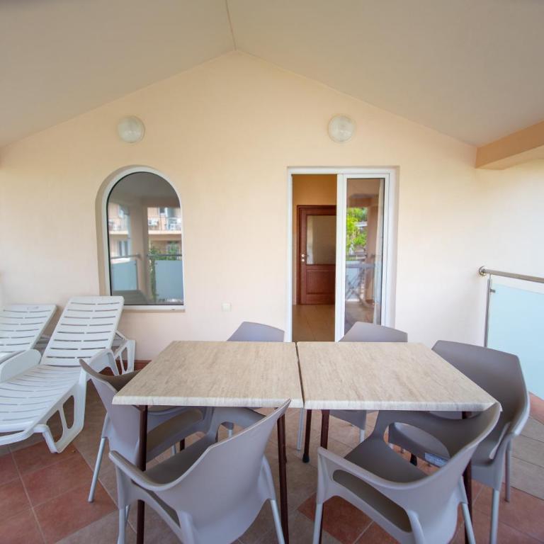 Apartmani Becici - Apartment with Terrace - 17