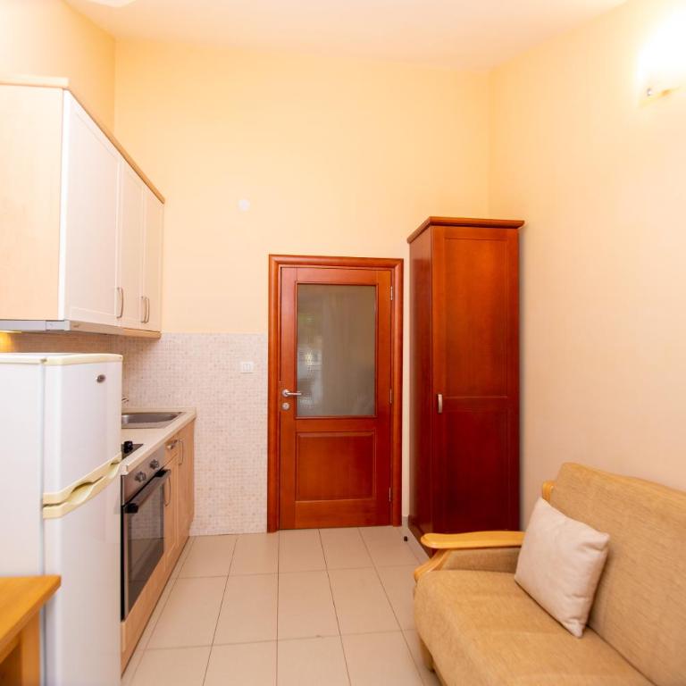 Apartmani Becici - Apartment with Terrace - 11