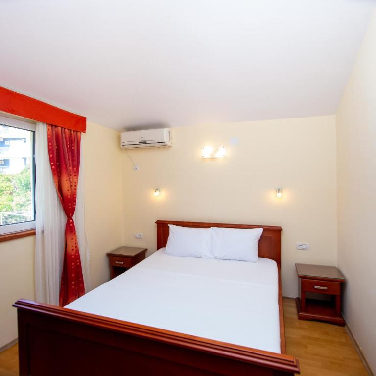 Apartmani Becici - Apartment with Terrace - 12
