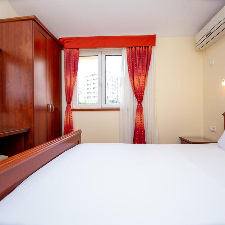 Apartmani Becici - Apartment with Terrace - 9