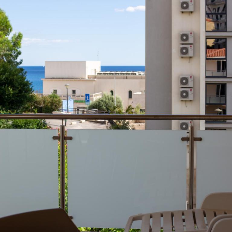 Apartmani Becici - Apartment with Terrace - 14