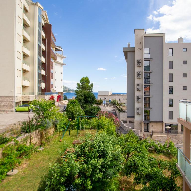 Apartmani Becici - Apartment with Terrace - 19