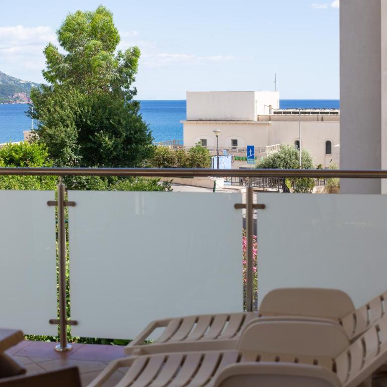 Apartmani Becici - Apartment with Terrace - 21