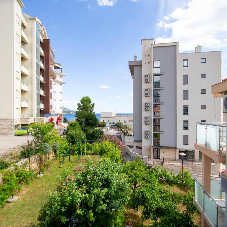 Apartmani Becici - Apartment with Terrace - 20
