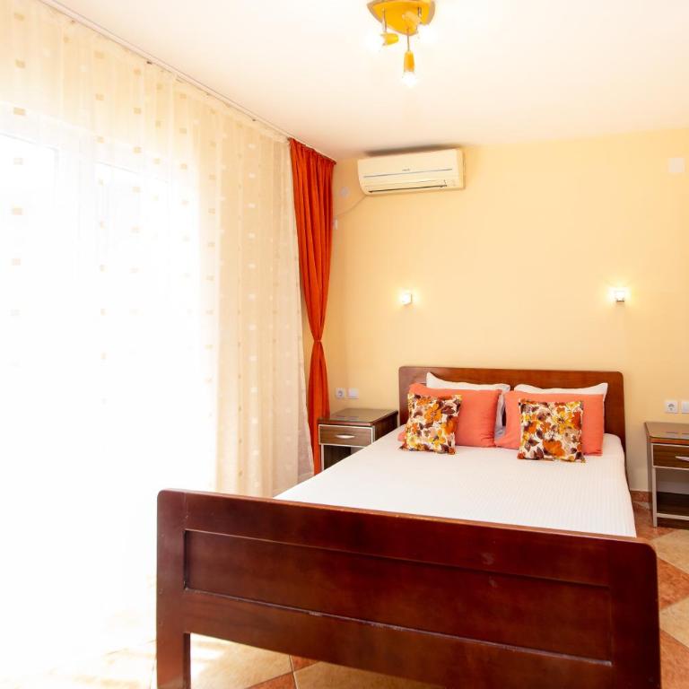 Apartmani Becici - Apartment with Balcony - 8